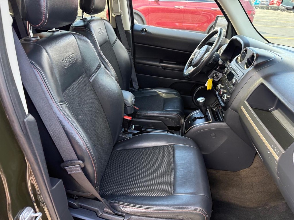 Jeep Patriot Vehicle Full-screen Gallery Image 06