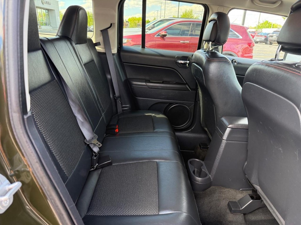 Jeep Patriot Vehicle Full-screen Gallery Image 07