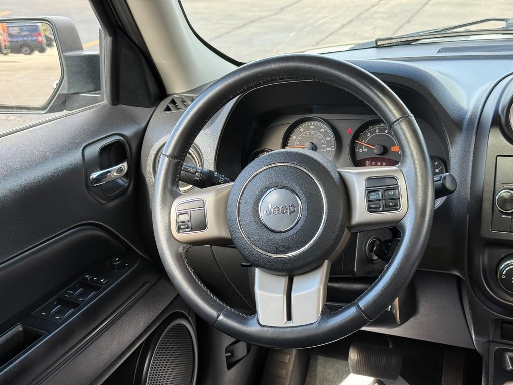 Jeep Patriot Vehicle Full-screen Gallery Image 11