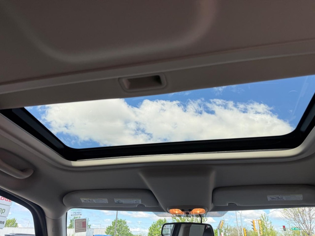 Jeep Patriot Vehicle Full-screen Gallery Image 13