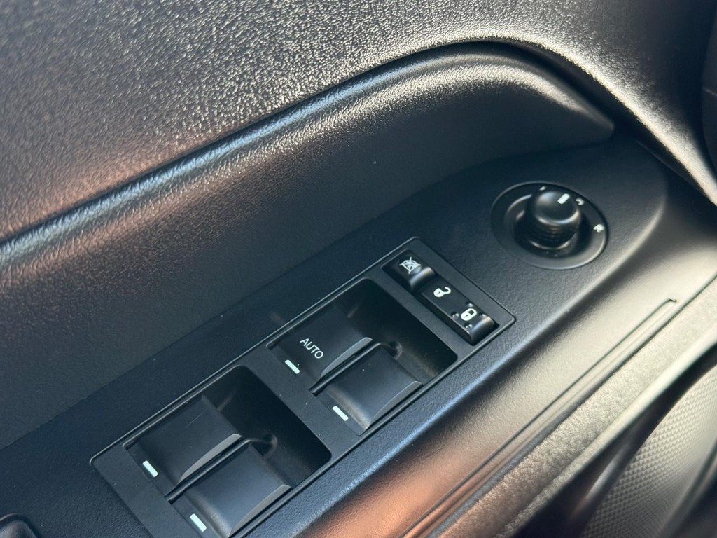 Jeep Patriot Vehicle Full-screen Gallery Image 20