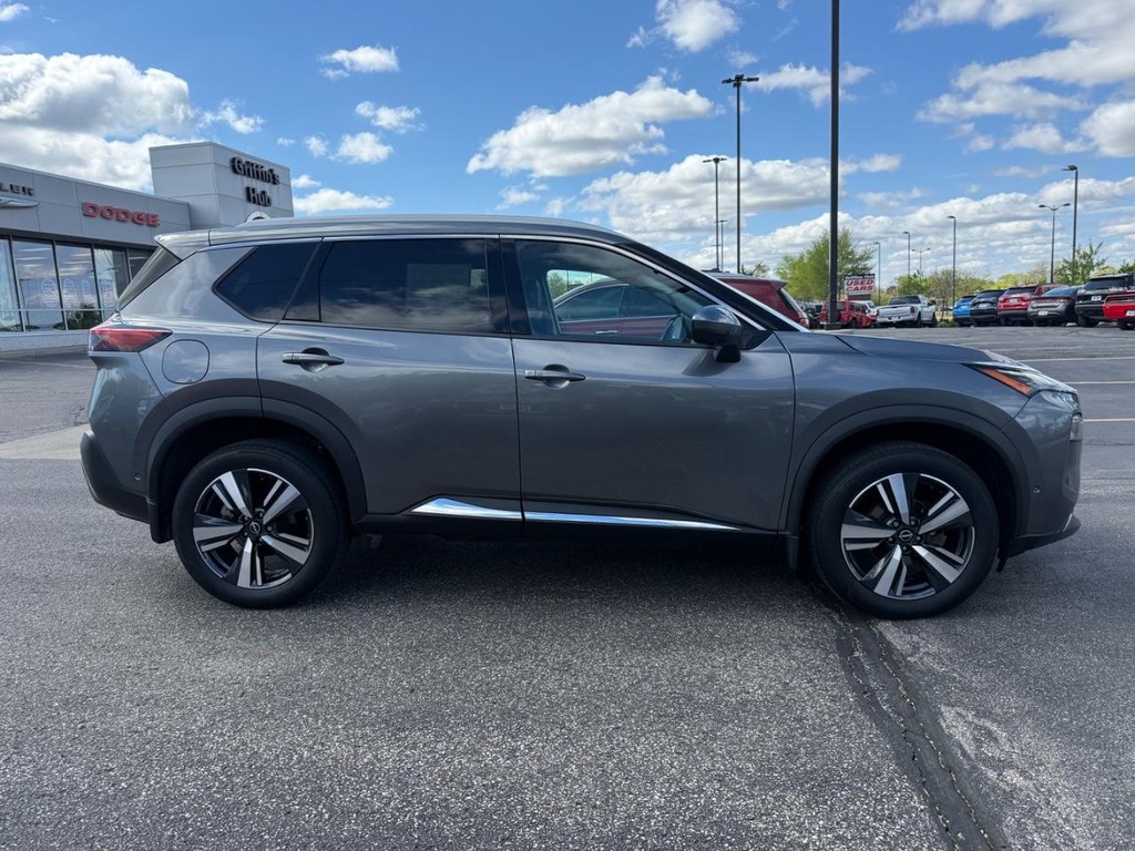 Nissan Rogue Vehicle Full-screen Gallery Image 02
