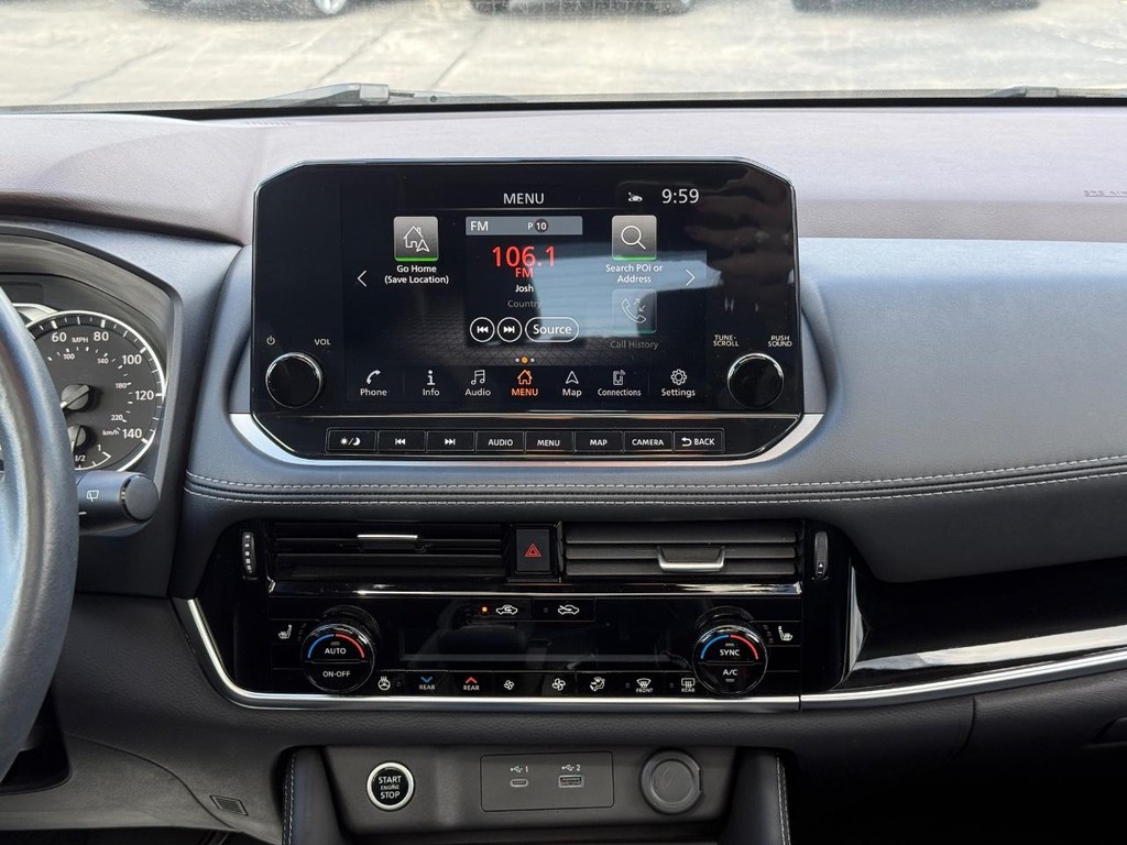 Nissan Rogue Vehicle Full-screen Gallery Image 09