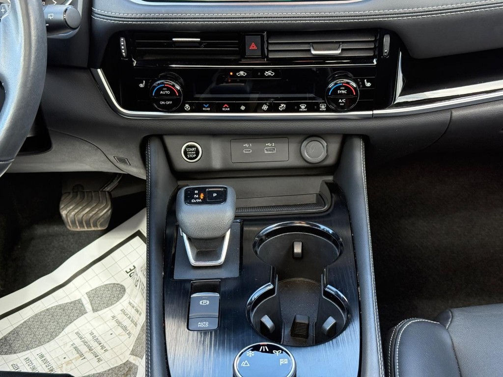 Nissan Rogue Vehicle Full-screen Gallery Image 10