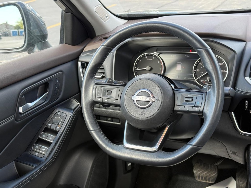 Nissan Rogue Vehicle Full-screen Gallery Image 11