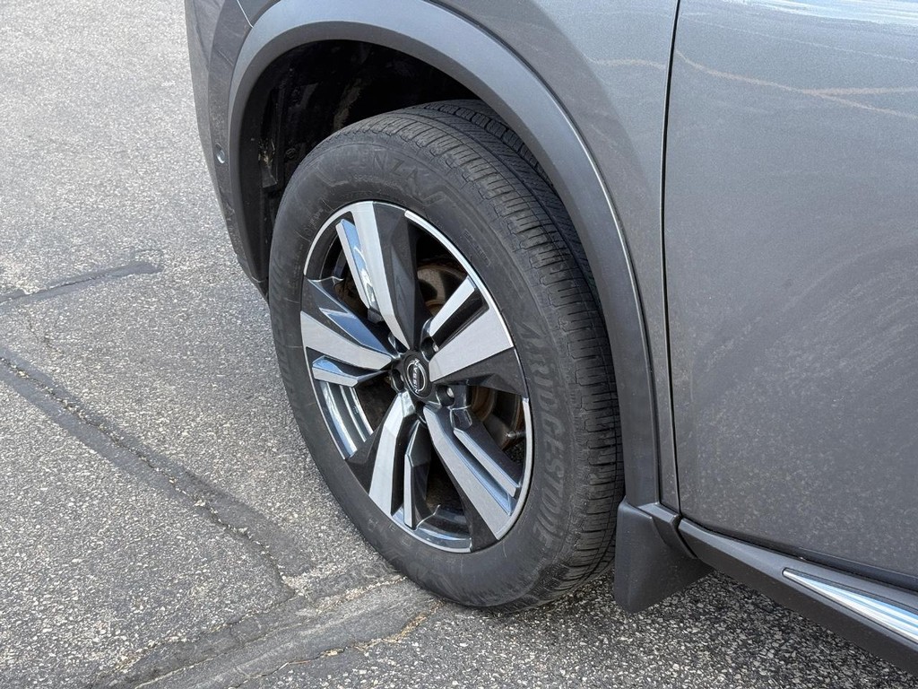 Nissan Rogue Vehicle Full-screen Gallery Image 14
