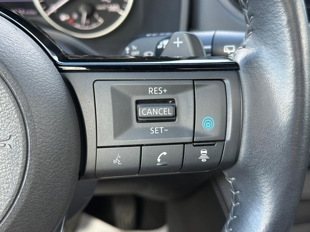 Nissan Rogue Vehicle Full-screen Gallery Image 16