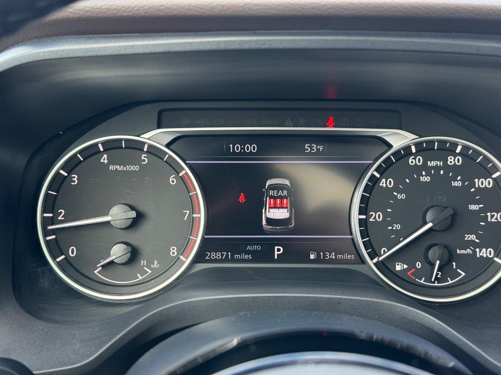 Nissan Rogue Vehicle Full-screen Gallery Image 17