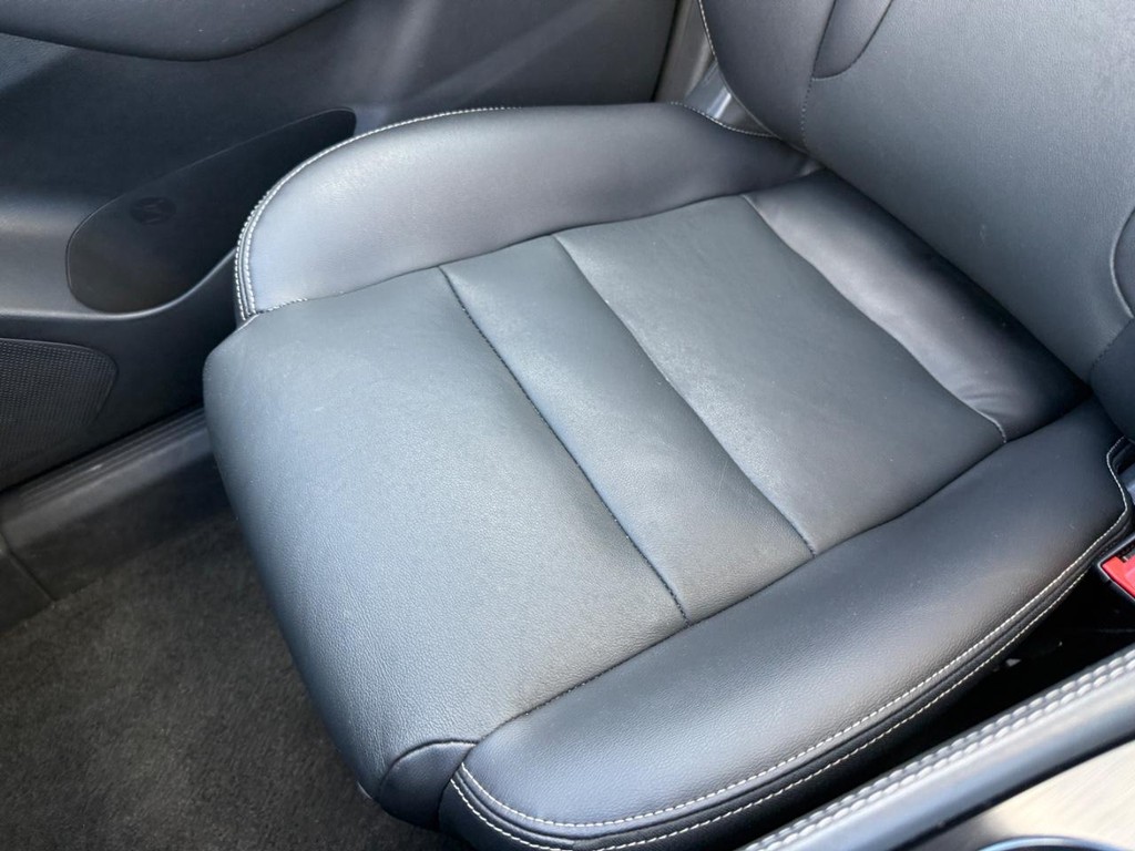 Nissan Rogue Vehicle Full-screen Gallery Image 20