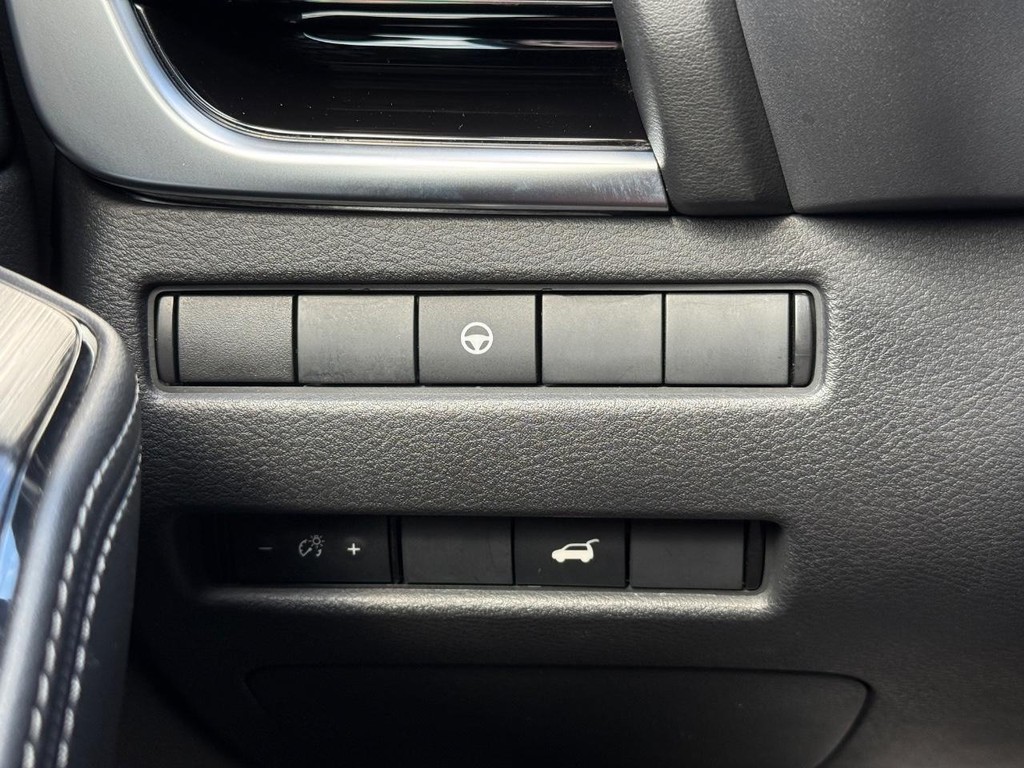 Nissan Rogue Vehicle Full-screen Gallery Image 21