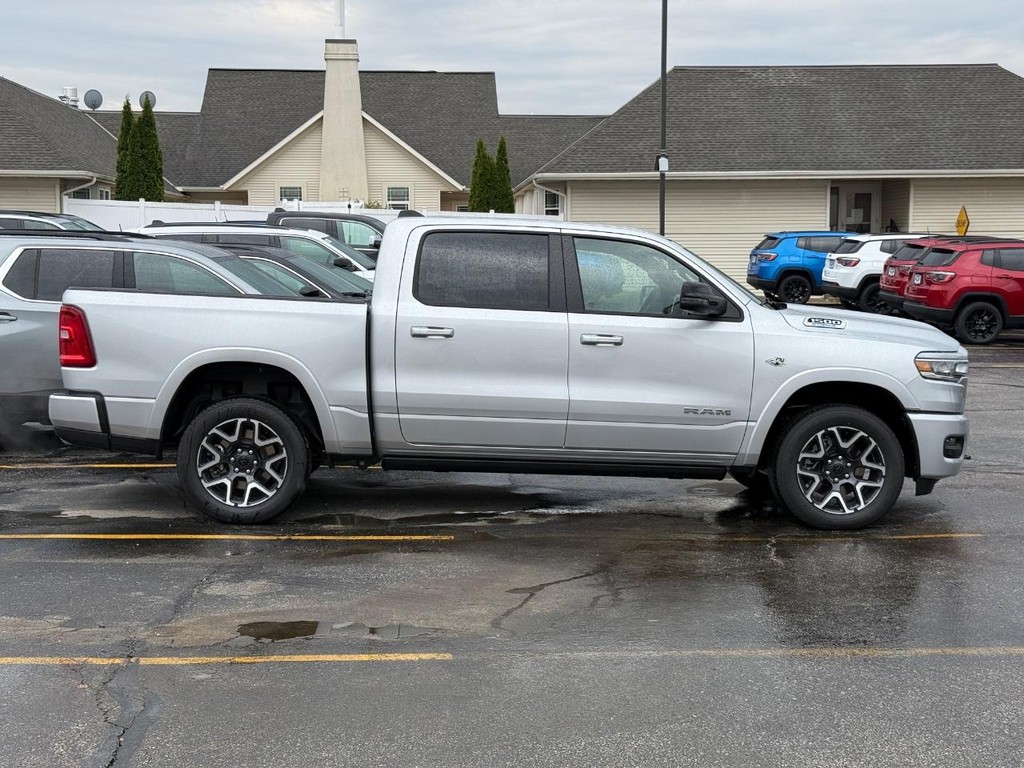 Ram 1500 Vehicle Full-screen Gallery Image 02