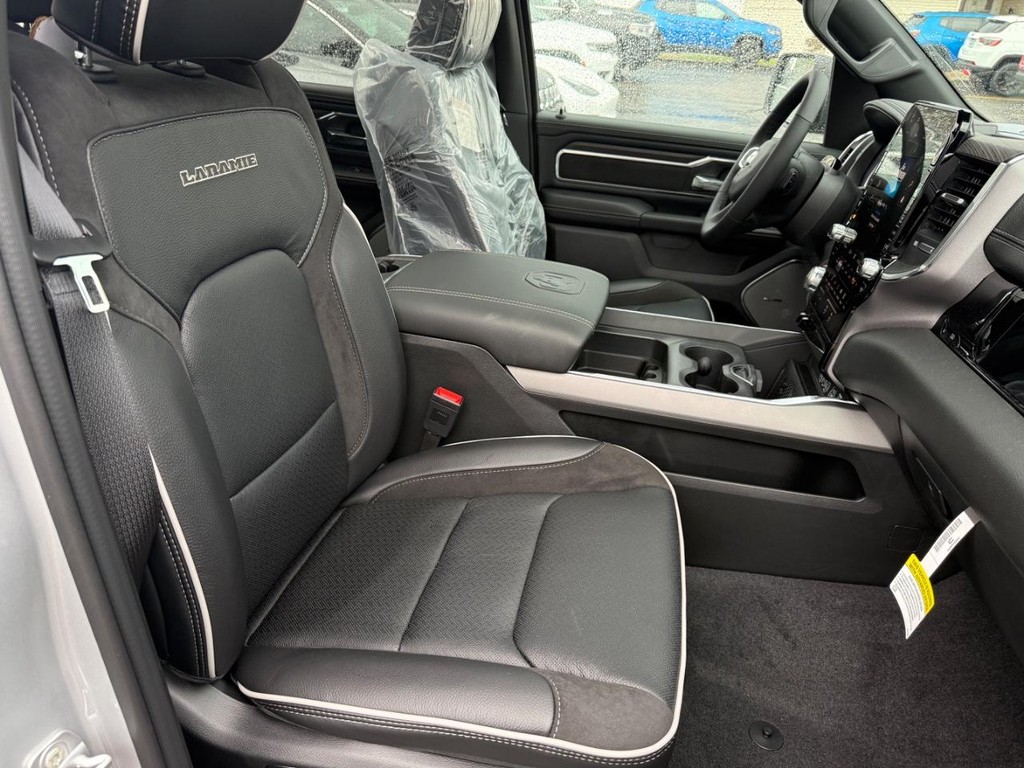 Ram 1500 Vehicle Full-screen Gallery Image 04