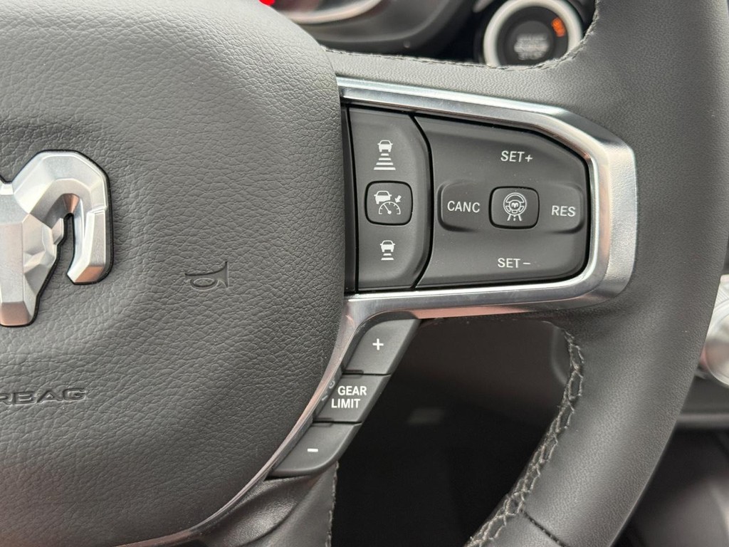 Ram 1500 Vehicle Full-screen Gallery Image 12