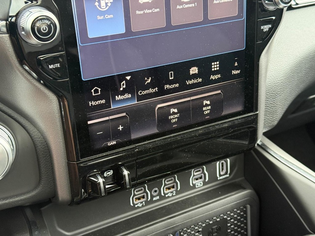 Ram 1500 Vehicle Full-screen Gallery Image 16