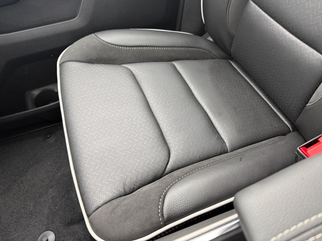 Ram 1500 Vehicle Full-screen Gallery Image 17