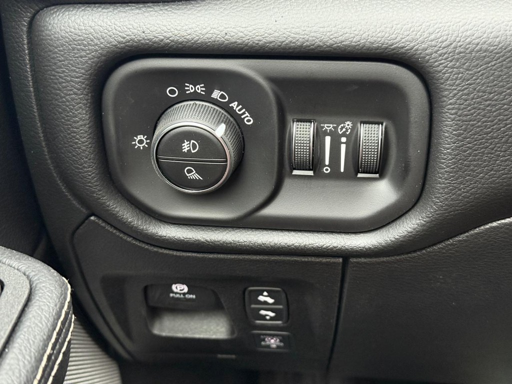 Ram 1500 Vehicle Full-screen Gallery Image 18
