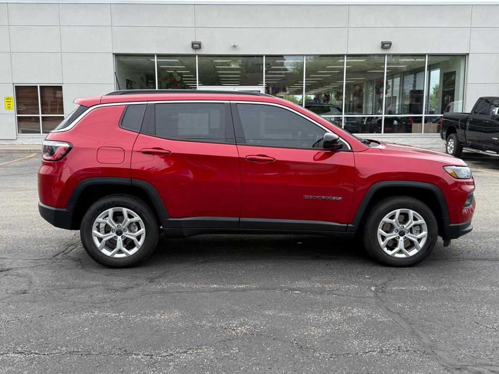 Jeep Compass Vehicle Full-screen Gallery Image 02