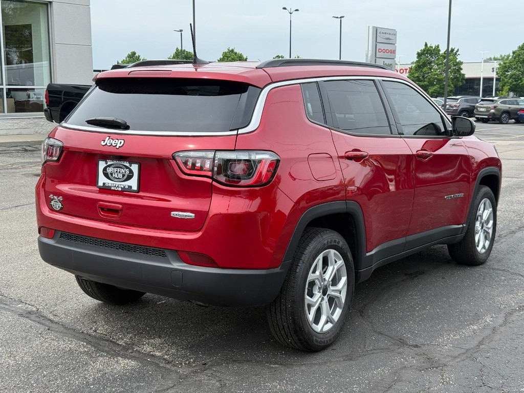 Jeep Compass Vehicle Full-screen Gallery Image 03