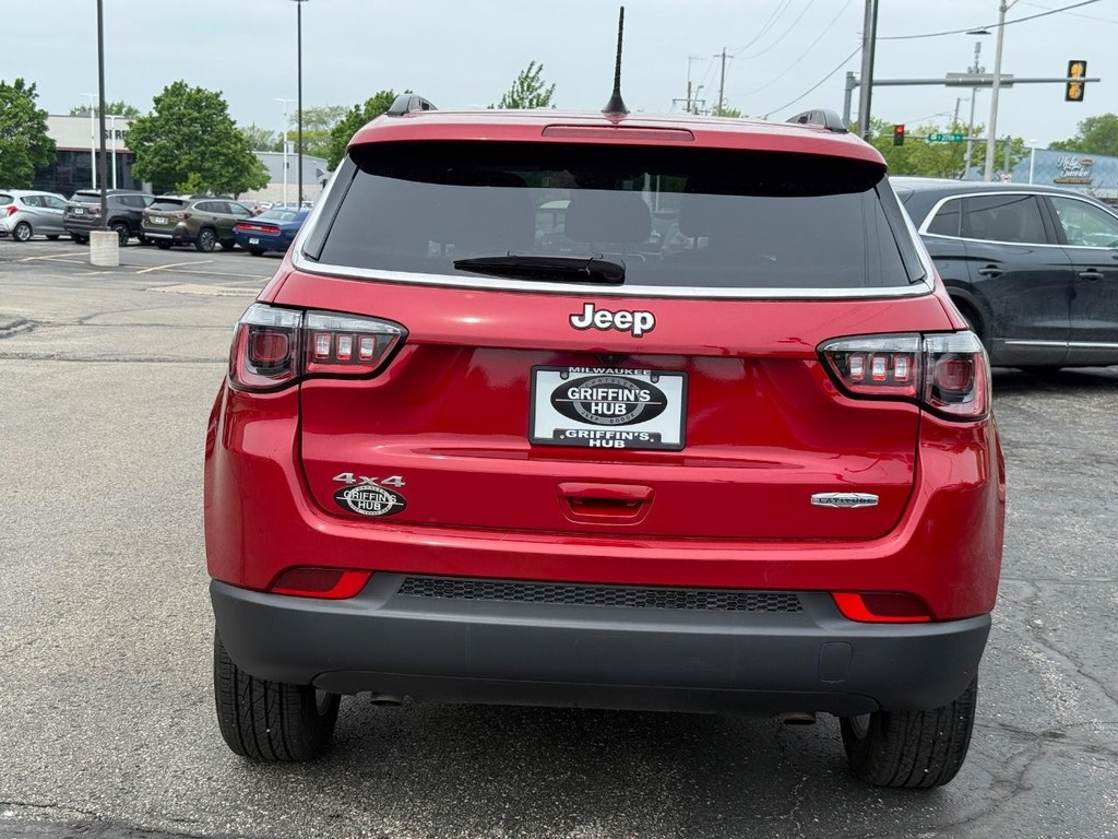 Jeep Compass Vehicle Full-screen Gallery Image 04