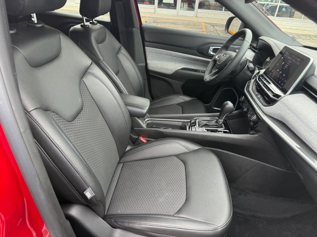 Jeep Compass Vehicle Full-screen Gallery Image 06