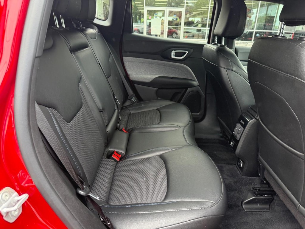 Jeep Compass Vehicle Full-screen Gallery Image 07