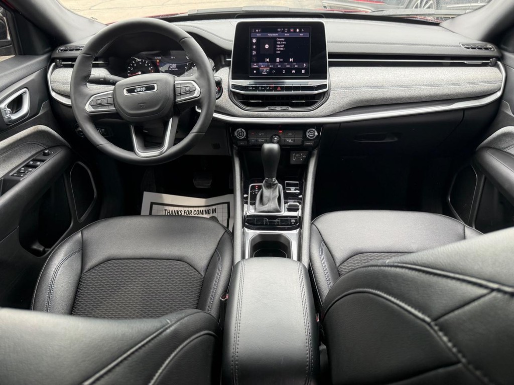 Jeep Compass Vehicle Full-screen Gallery Image 08