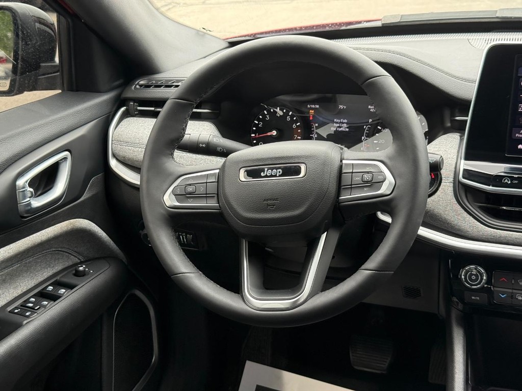 Jeep Compass Vehicle Full-screen Gallery Image 09