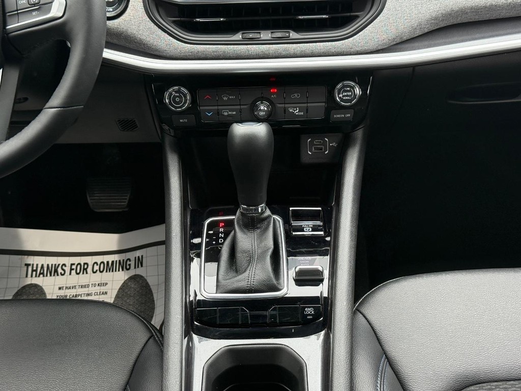 Jeep Compass Vehicle Full-screen Gallery Image 10