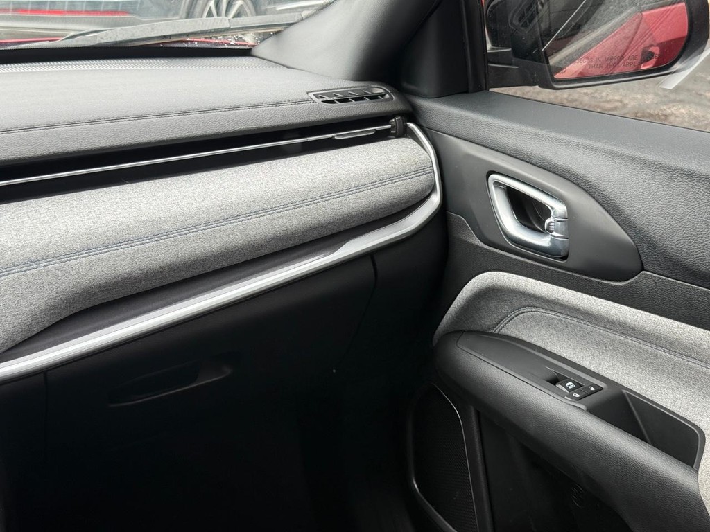 Jeep Compass Vehicle Full-screen Gallery Image 12