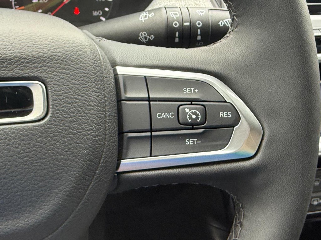 Jeep Compass Vehicle Full-screen Gallery Image 15