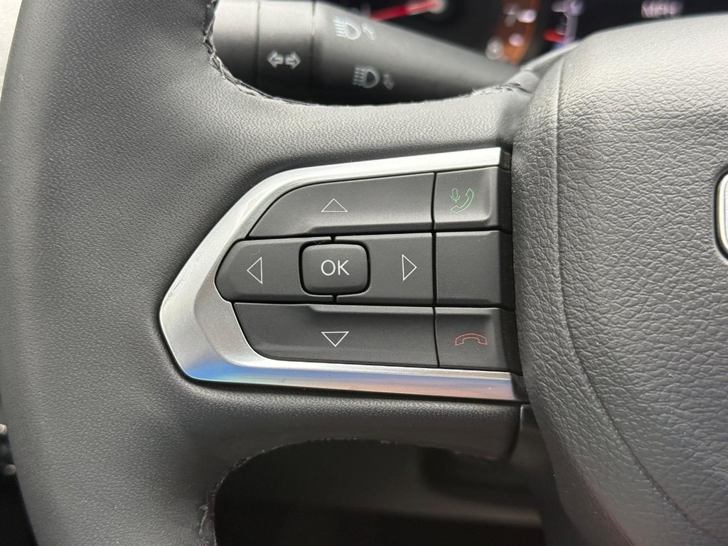 Jeep Compass Vehicle Full-screen Gallery Image 16