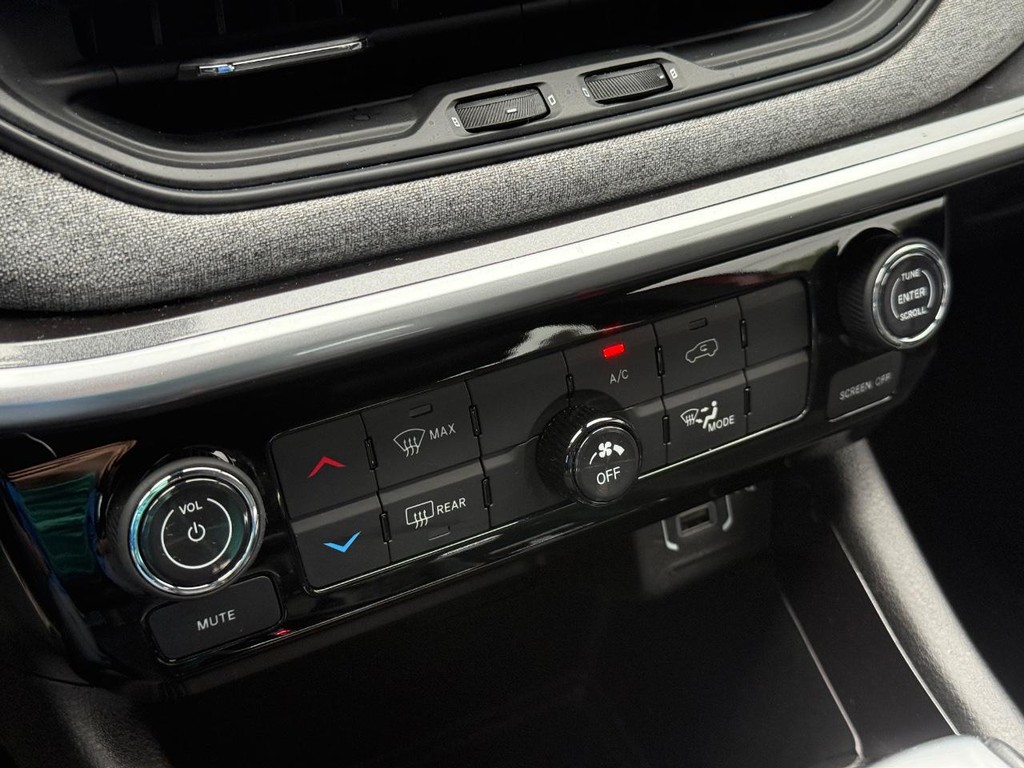 Jeep Compass Vehicle Full-screen Gallery Image 19