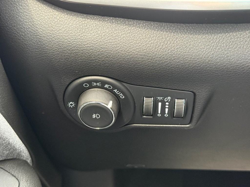 Jeep Compass Vehicle Full-screen Gallery Image 21