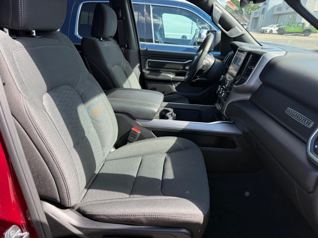 Ram 1500 Vehicle Full-screen Gallery Image 06