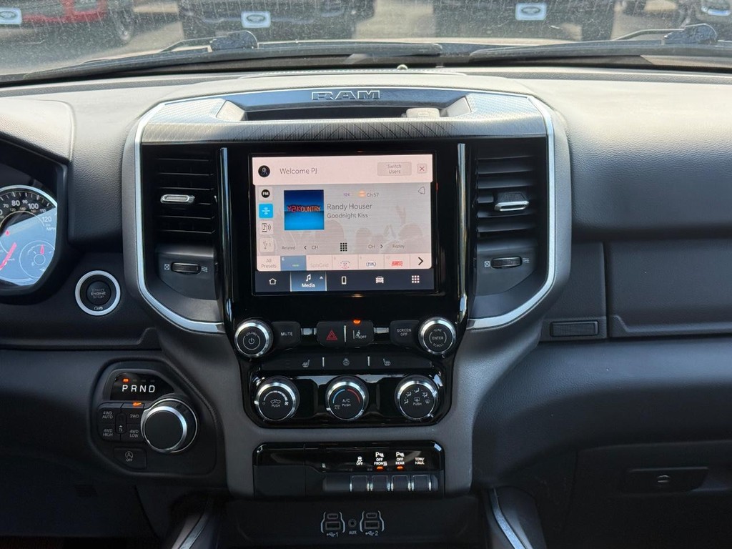Ram 1500 Vehicle Full-screen Gallery Image 09
