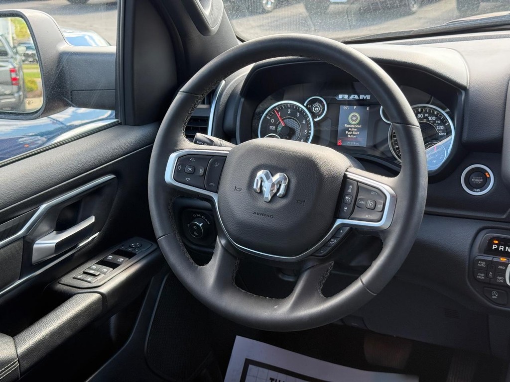 Ram 1500 Vehicle Full-screen Gallery Image 11