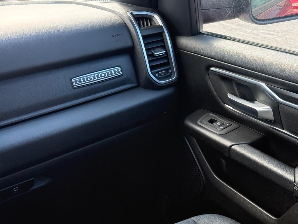Ram 1500 Vehicle Full-screen Gallery Image 12
