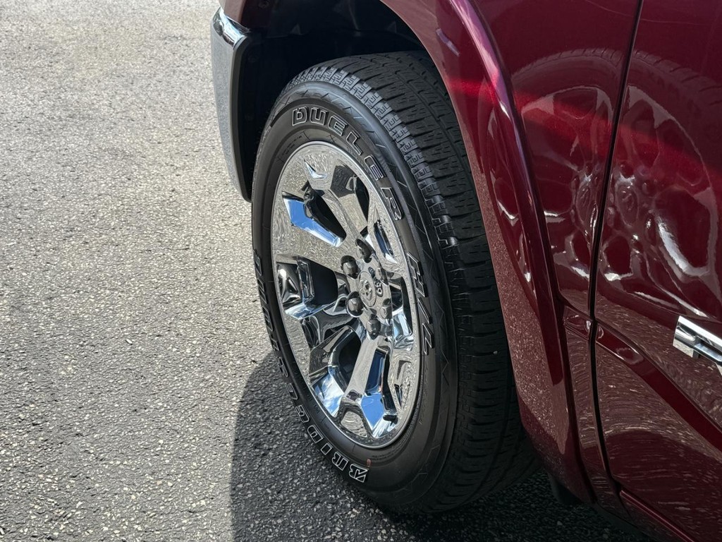 Ram 1500 Vehicle Full-screen Gallery Image 14