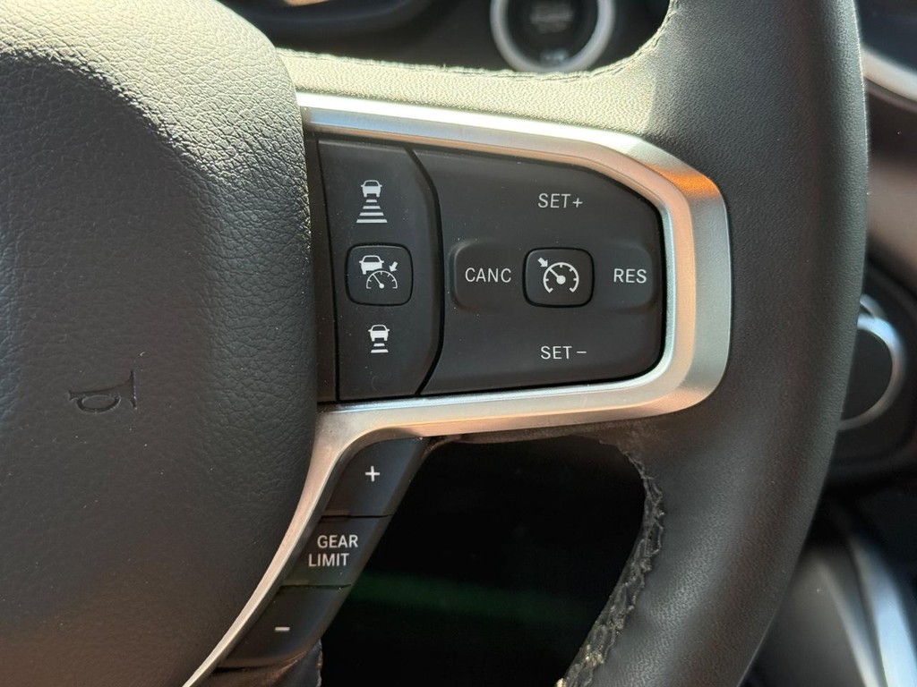 Ram 1500 Vehicle Full-screen Gallery Image 16