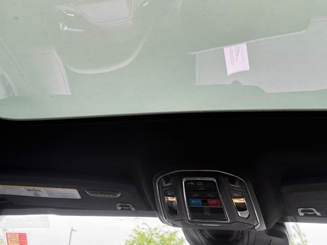 Dodge Charger Vehicle Full-screen Gallery Image 11