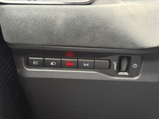 Dodge Charger Vehicle Full-screen Gallery Image 19