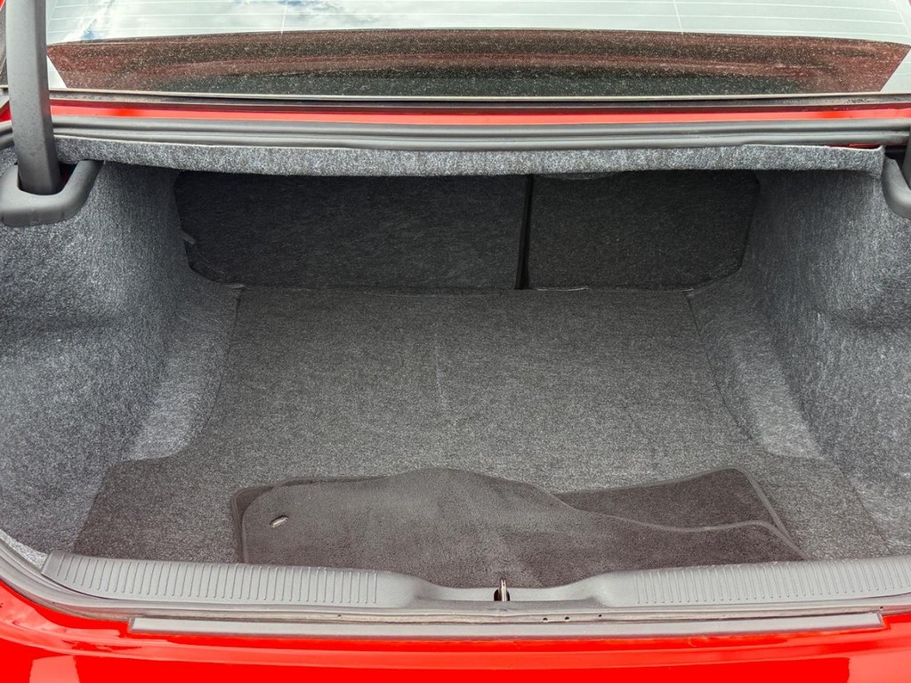 Dodge Charger Vehicle Full-screen Gallery Image 05