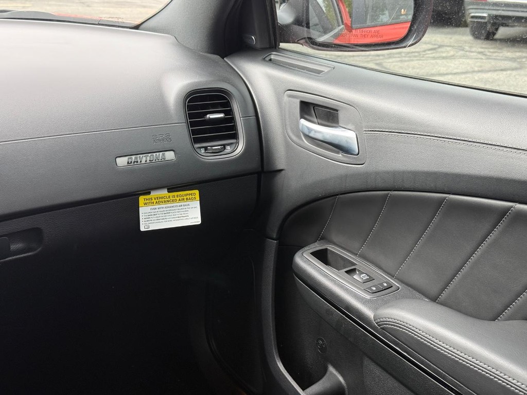 Dodge Charger Vehicle Full-screen Gallery Image 12