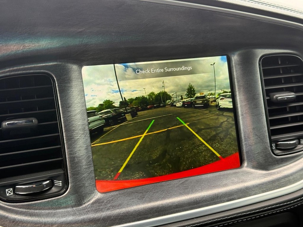 Dodge Charger Vehicle Full-screen Gallery Image 18