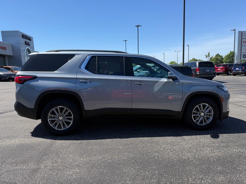 Chevrolet Traverse Vehicle Full-screen Gallery Image 02