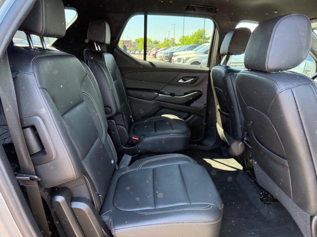 Chevrolet Traverse Vehicle Full-screen Gallery Image 09