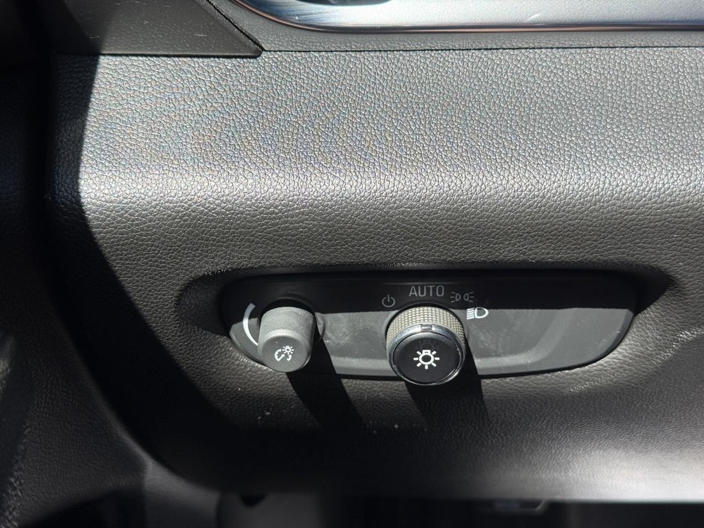 Chevrolet Traverse Vehicle Full-screen Gallery Image 21