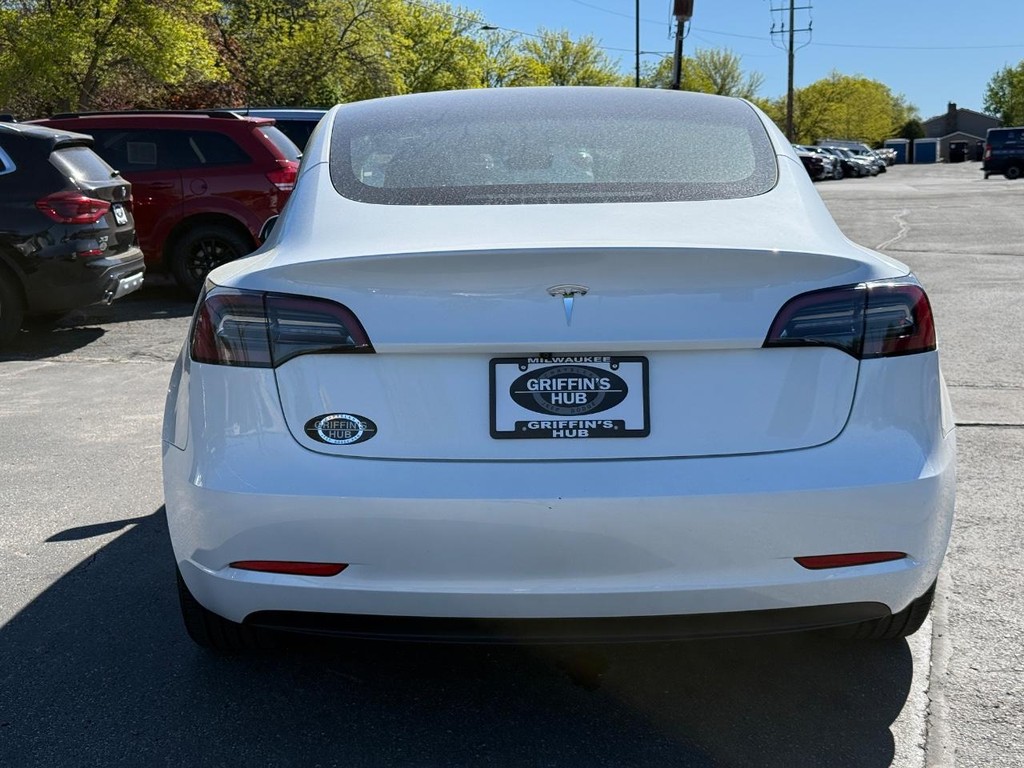 Tesla Model 3 Vehicle Full-screen Gallery Image 04