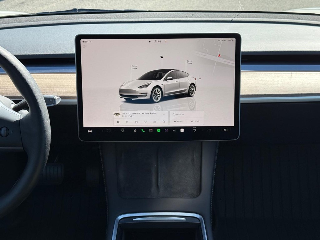 Tesla Model 3 Vehicle Full-screen Gallery Image 09