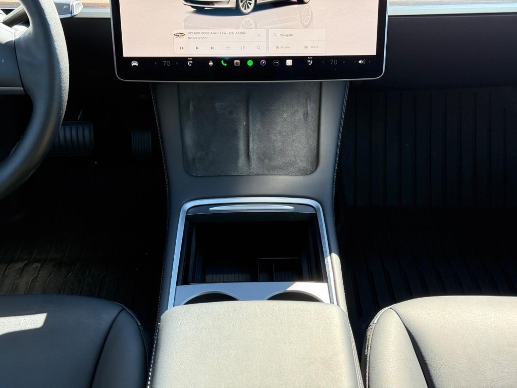 Tesla Model 3 Vehicle Full-screen Gallery Image 10
